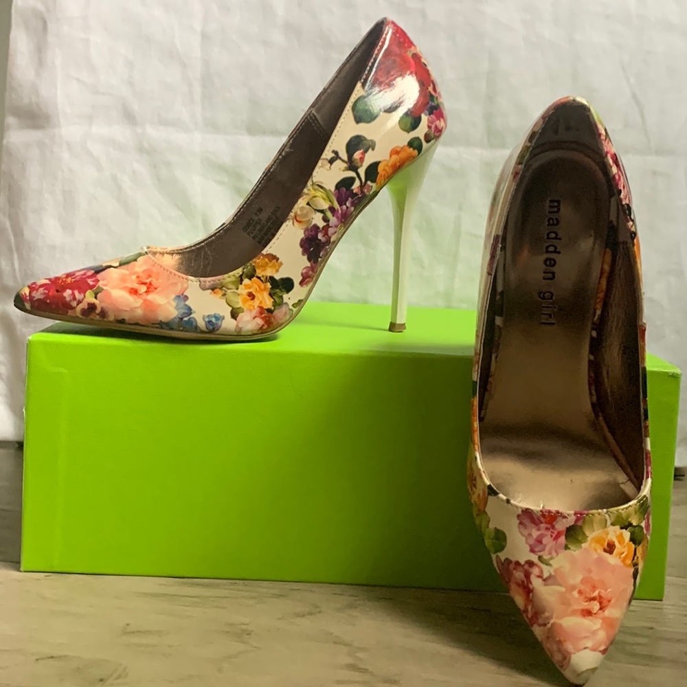 Madden Girl Ohnice Floral Pumps in 5.5